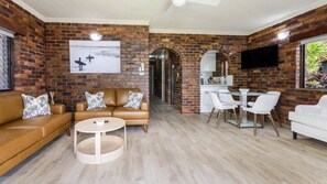 TV - Fairweather Dreaming on Welsby (BONGAREE)