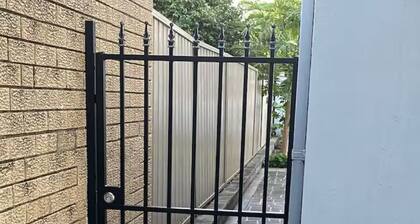 Charming Spacious & Stylish 1 Bedroom Hse Near Rockdale Plaza, beach & Airport