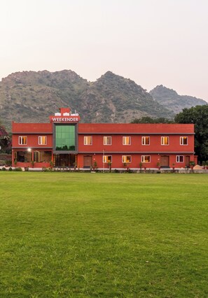 المنشأة من الخارج