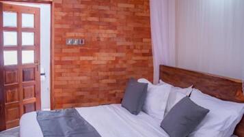1 bedroom, bed sheets