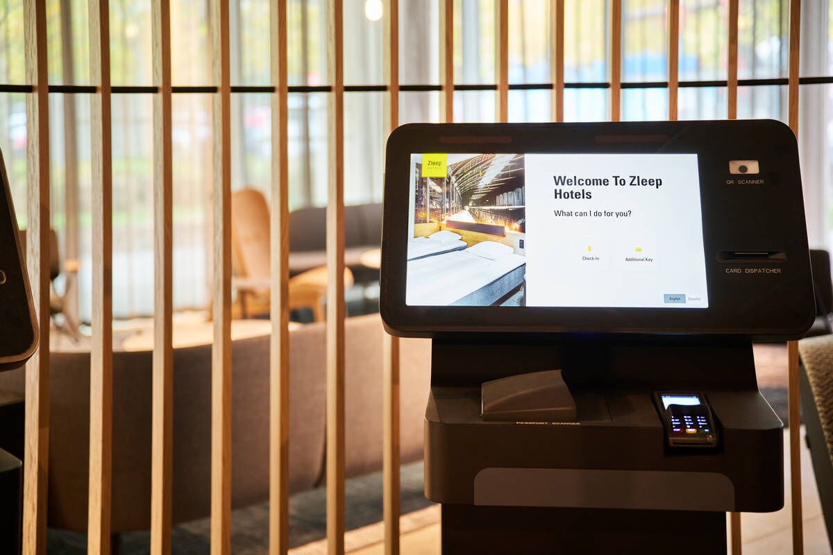 Kios check-in/check-out