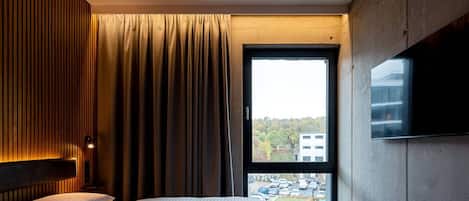 1 bedroom, desk, blackout curtains, soundproofing