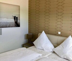 2 bedrooms, iron/ironing board, travel cot, free WiFi