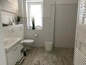 Douche, sèche-cheveux