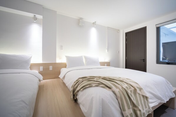 1 bedroom, in-room safe, desk, iron/ironing board