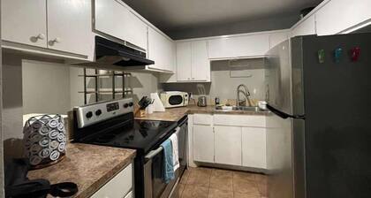 Charming 2-Bedroom, 1-Bath Home Close to Downtown
