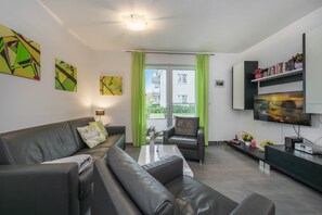 Fernseher, DVD-Player, Stereoanlage