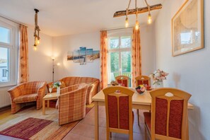 Dining - Villa Kaiserhof 08 - warm-toned domicile with balcony (Zinnowitz)