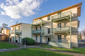 Exterior - Villa Kaiserhof 08 - warm-toned domicile with balcony (Zinnowitz)