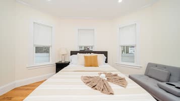 4 bedrooms, desk, iron/ironing board, travel cot