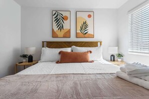 5 habitaciones, tabla de planchar con plancha, cuna de viaje y wifi 