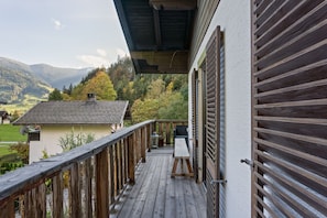 Apartment | Balcony - Chalet Leogang Near Skilift & Bikepark (Leogang)