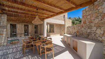 屋外ダイニングエリア