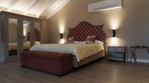 Suite | Desk, laptop workspace, soundproofing, free WiFi - Alle Siepi (Reggio nell'Emilia)