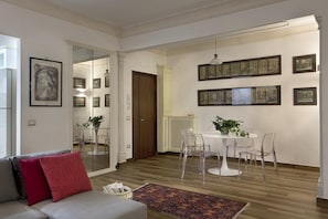 Interior - The Sant'Anna place (Napoli)