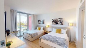 2 Schlafzimmer, Schreibtisch, Bügeleisen/Bügelbrett, Reisekinderbett