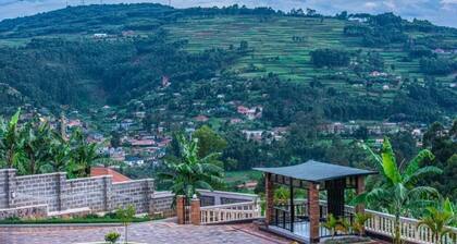 The Georges' Residence : King Room with Mountain View