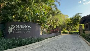 Property grounds - Resort-Tennis-Pickleball-3BR-Golf views (Playa Herradura)