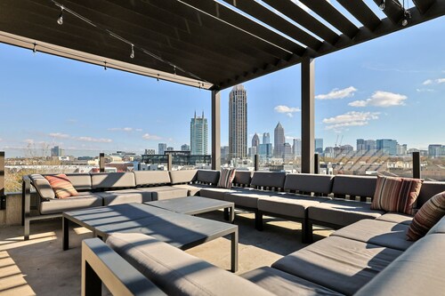 This apartment is a 2 bedroom(s), 2 bathrooms, located in Atlanta, GA.