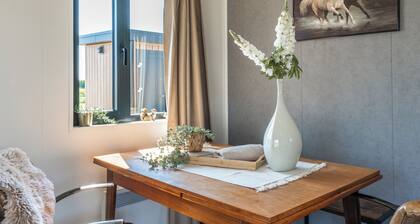 Luxury chalet (4 people) on mini campsite in Waarde