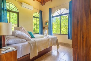 4 bedrooms, desk, iron/ironing board, travel crib - Gated Community-Privacy, Ocean Views-pool-Ojochal-sleep 9 (Ojochal)