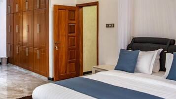 1 bedroom, bed sheets