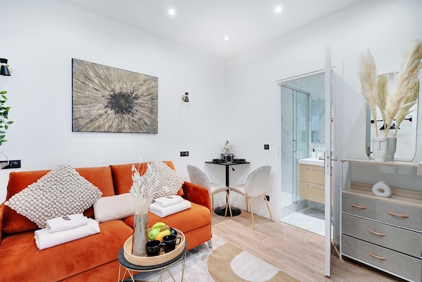 Living room - Elegant Studio - 2P - Place Pigalle (Paris)