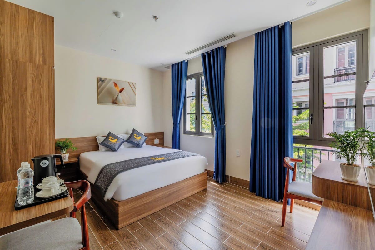 Deluxe Double Room, City View | Desk, laptop workspace, soundproofing, free WiFi