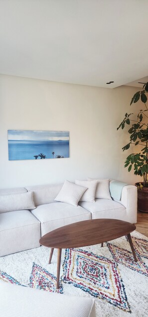 Living area - Peaceful, central apartment in a quiet, tree-lined street, rare in Casablanca. (Casablanca)
