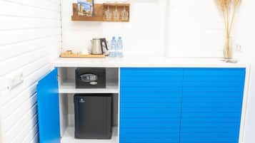 Family Suite, Balcony, Partial Sea View | Minibar, iron/ironing board, bed sheets