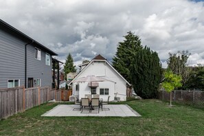 Exterior - 134 - Spacious Urban Oasis (Seattle)