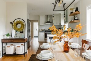 Dining - 134 - Spacious Urban Oasis (Seattle)