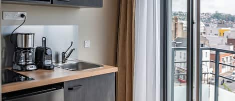 Luxury Studio, Balcony, City View | Dapur peribadi