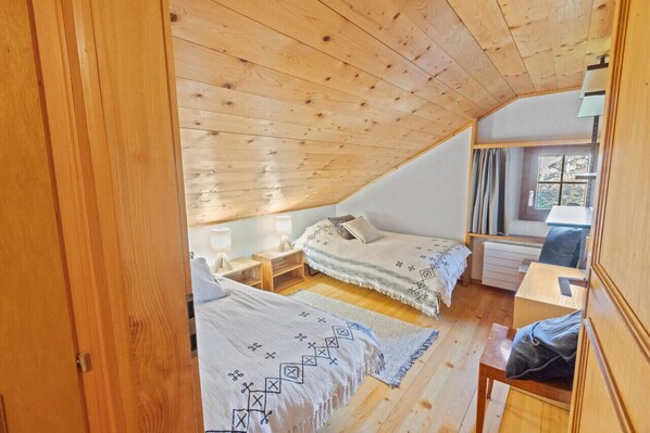 Free WiFi, bed sheets