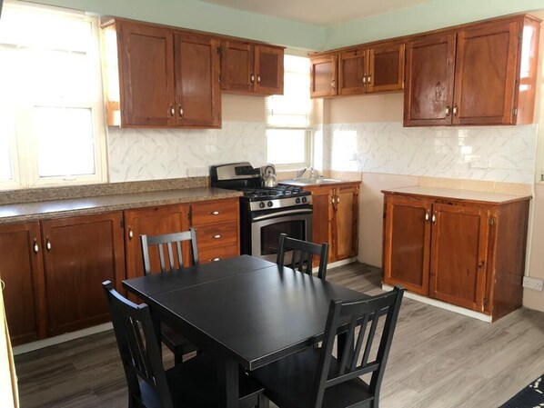 Private kitchen - ABH House a Cozy studio in nice Portsmouth with WiFi access (Portsmouth)