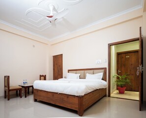 Executive Room | Egyptian cotton sheets, premium bedding, down duvets, memory-foam beds - HOTEL SHIVA NILAY INN (Gorakhpur)