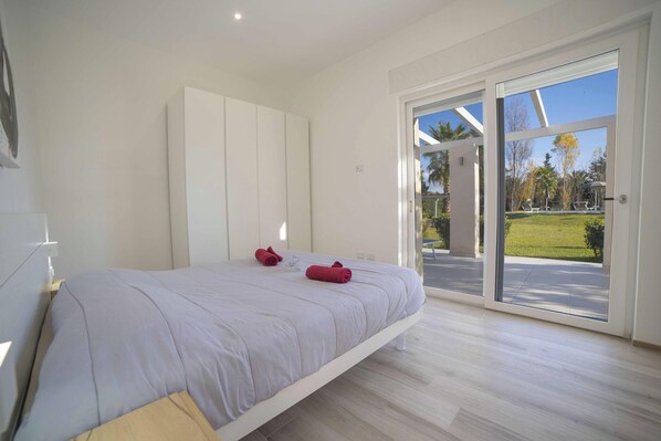 Standard Villa, Multiple Bedrooms, 2 Bathrooms (Villa Assunta With Pool Near The Sea)
