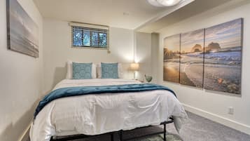 Family House, 6 Bedrooms, Fireplace | 6 bedrooms, individually decorated, individually furnished