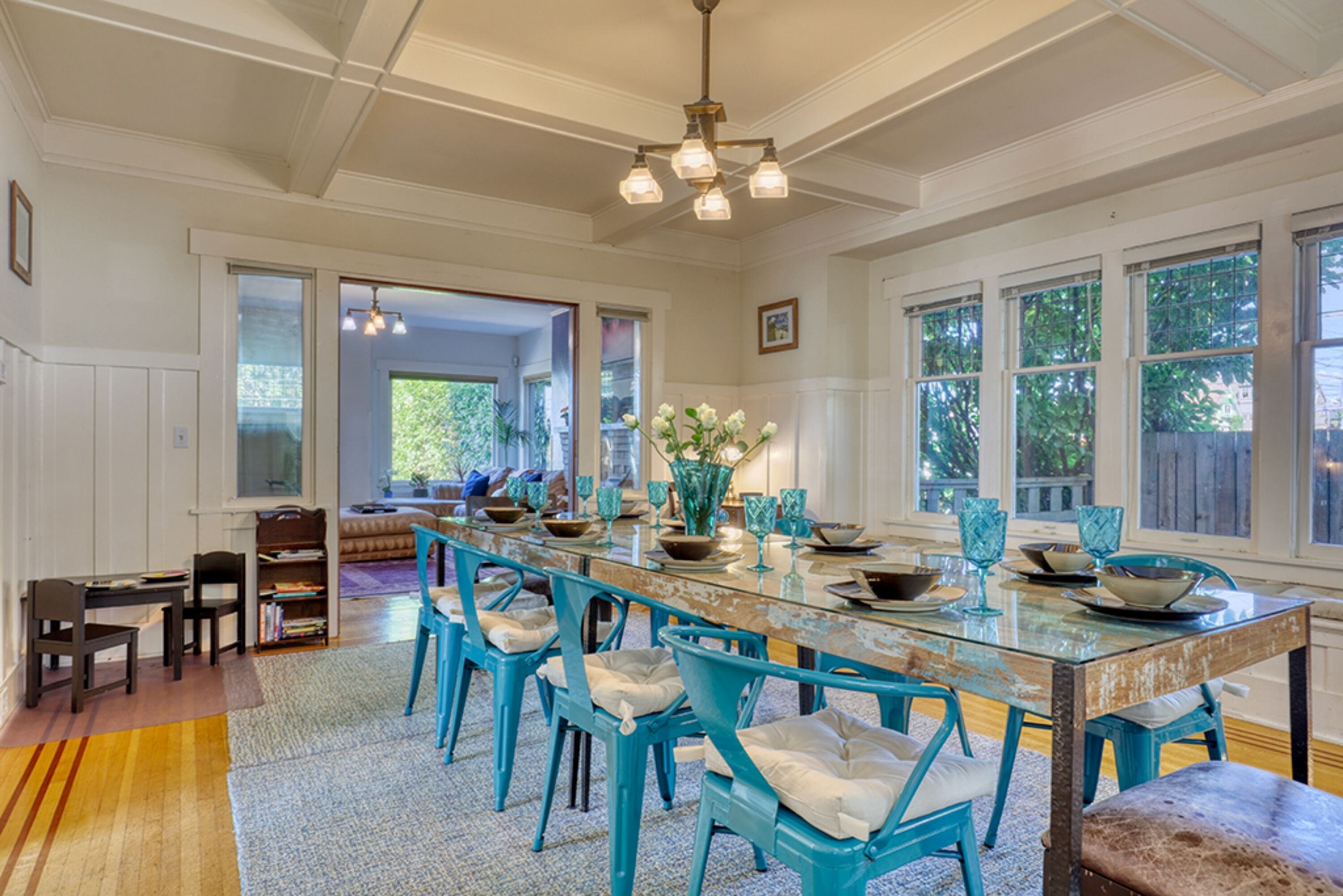 Family House, 6 Bedrooms, Fireplace | In-room dining