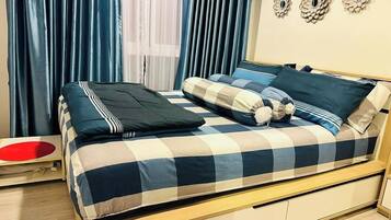 2 bedrooms, iron/ironing board, WiFi, bed sheets