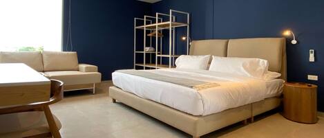 3 habitaciones, tabla de planchar con plancha, wifi y ropa de cama