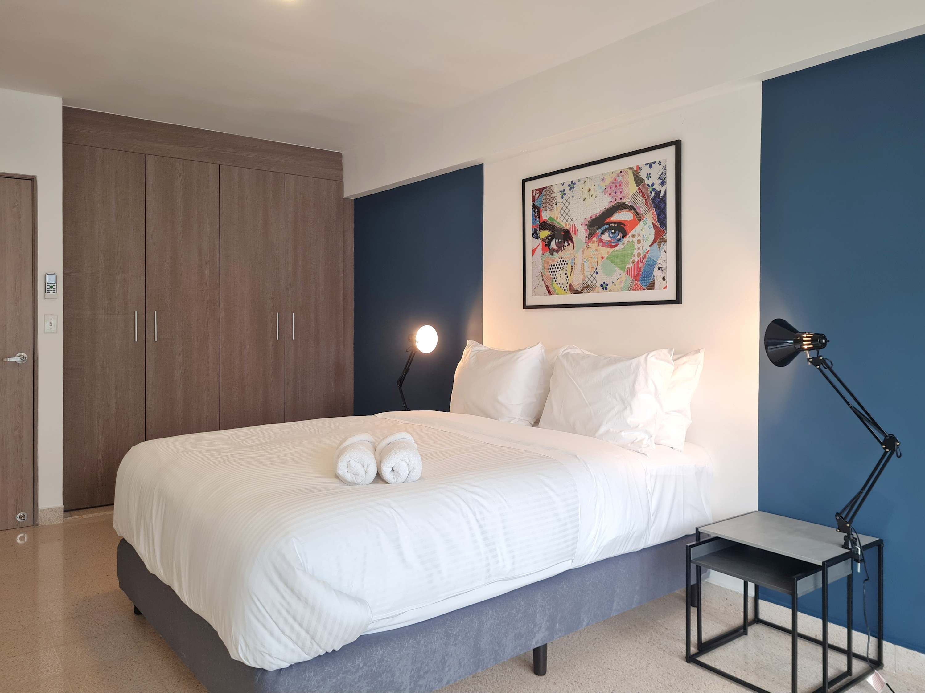 2 bedrooms, desk, iron/ironing board, WiFi