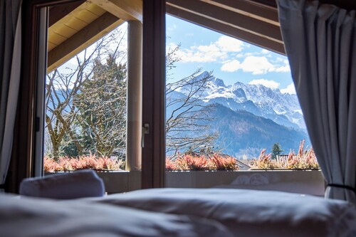 Alpiner Luxus in atemberaubender Oase im Herzen von Garmisch-Partenkirchen.