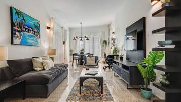 Smart TV, computer monitors