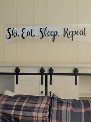 3 bedrooms, free WiFi, bed sheets