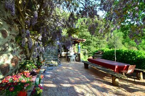 House | Outdoor dining