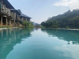 室外游泳池