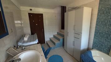 Towels, soap, shampoo, toilet paper