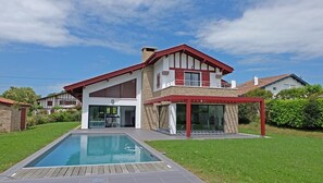 Exterior - Contemporary Basque villa with mountain views and heated pool! (Ascain)