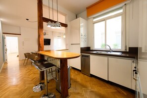 Fridge, microwave, dishwasher, coffee/tea maker